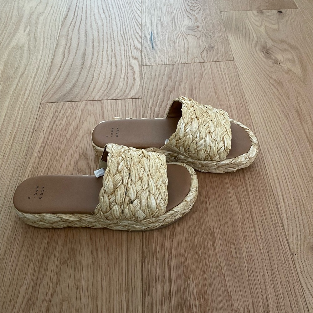 Raffia sandals
